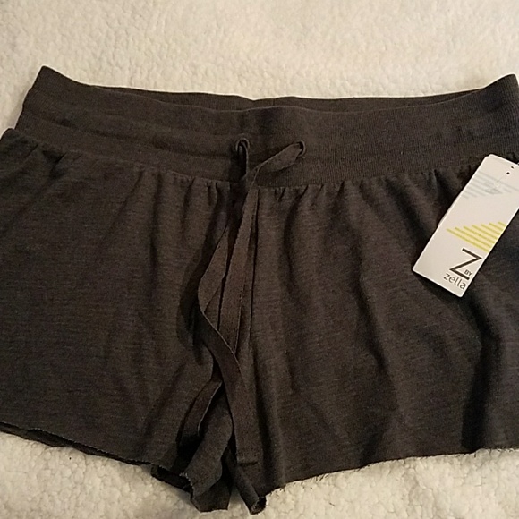 Zella Shout Shorts - Picture 2 of 4